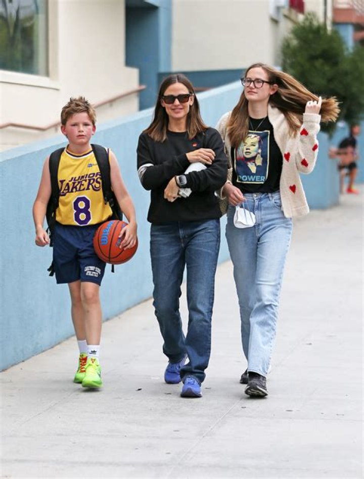 Jennifer Garner Is A Doting Mom While Out With Kids Seraphina, 10, & Samuel, 7, In New Pics