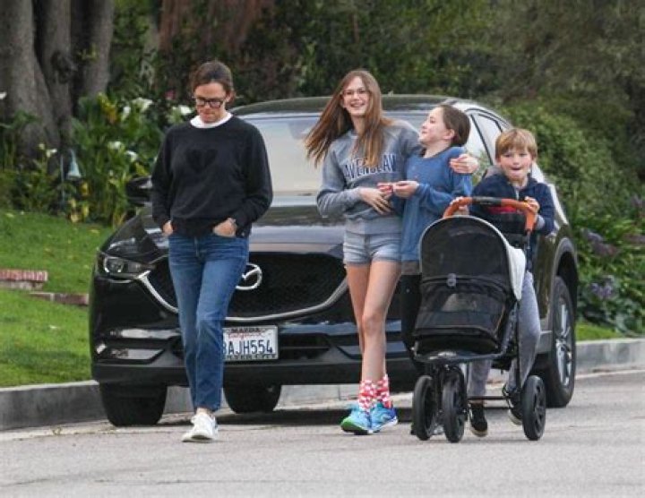 Jennifer Garner Joins Ben Affleck & Jennifer Lopez While Trick-Or-Treating With Their Kids In Malibu