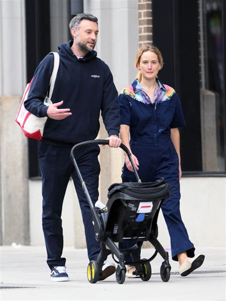 Jennifer Lawrence & Cooke Maroney Take Son Cy For Lunch In NYC: Photos – Hollywood Life