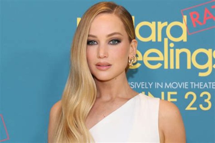 Jennifer Lawrence is photographed this evening showing her giant engagement ring while holding hands with her fiancee Cooke Maroney after having dinner with friends at Chef's Club restaurant in New York City. Cooke at some point came out few times to smoke a cigarette and having a conversation with a lady outside the restaurant Pictured: Jennifer Lawrence,Cooke Maroney Ref: SPL5067100 240219 NON-EXCLUSIVE Picture by: Elder Ordonez / SplashNews.com Splash News and Pictures Los Angeles: 310-821-2666 New York: 212-619-2666 London: 0207 644 7656 Milan: 02 4399 8577 World Rights, No Portugal Rights