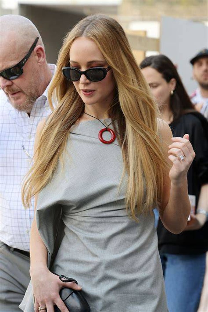 Jennifer Lawrence leaving her apartment