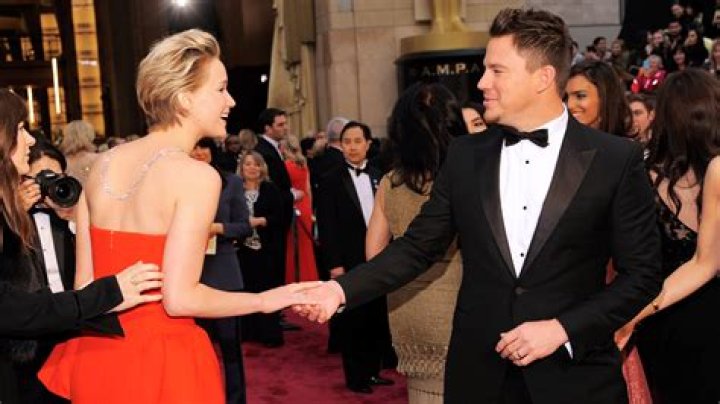 Jennifer Lawrence Stumbles