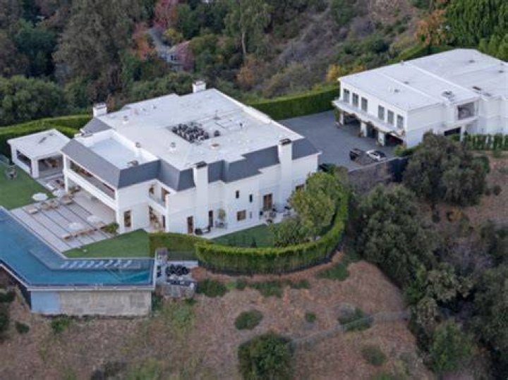Jennifer Lopez & Ben Affleck Moving To Her Bel-Air House After Renovations – Hollywood Life