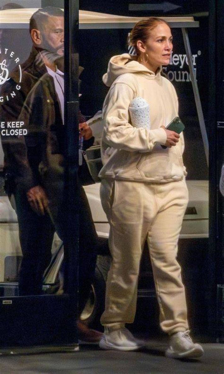 Jennifer Lopez Goes Make-Up Free Arriving In LA With Ben Affleck — Photos