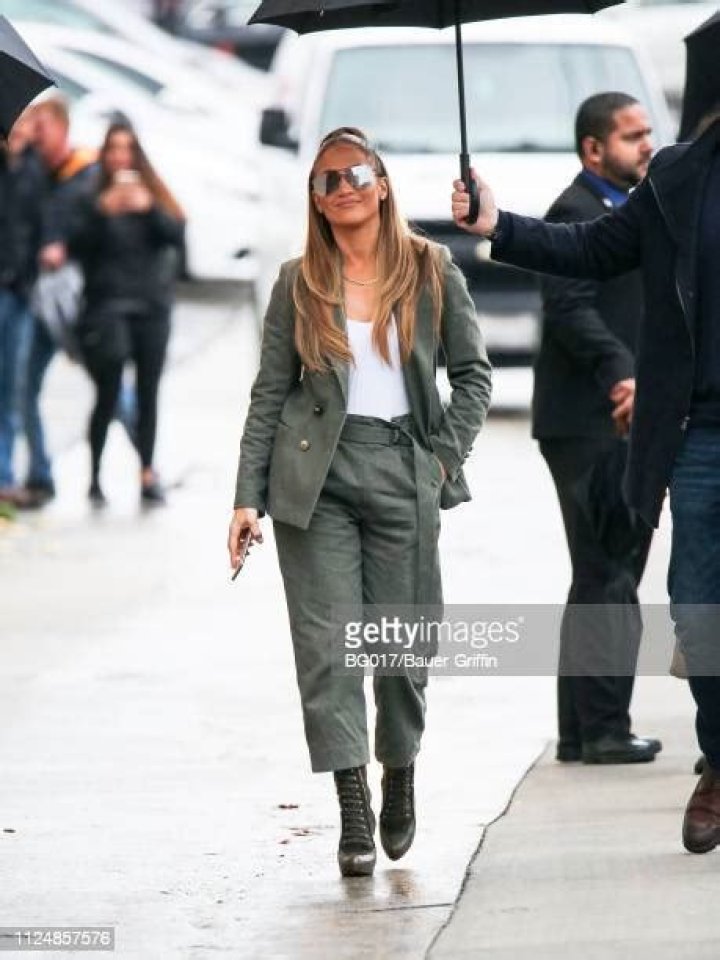 Jennifer Lopez is seen arriving at a dance studio in Los Angeles