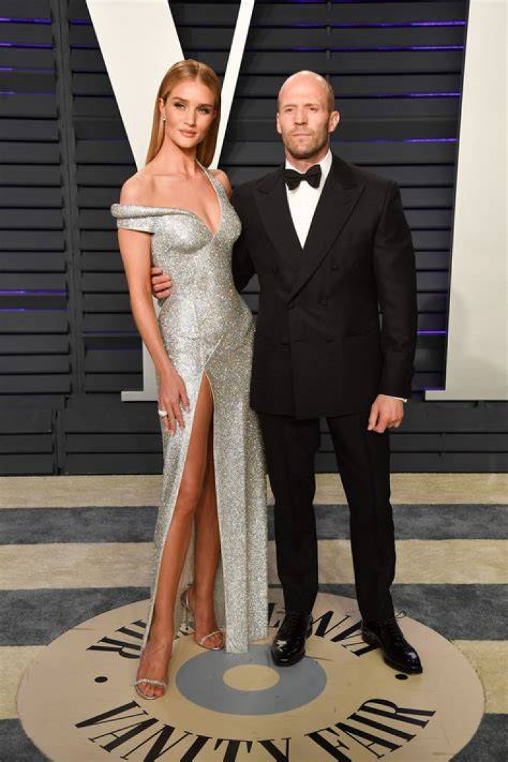 Jennifer Lopez & Jason Statham Get Cozy? – Hollywood Life
