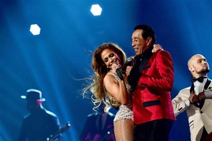 Jennifer Lopez Motown tribute