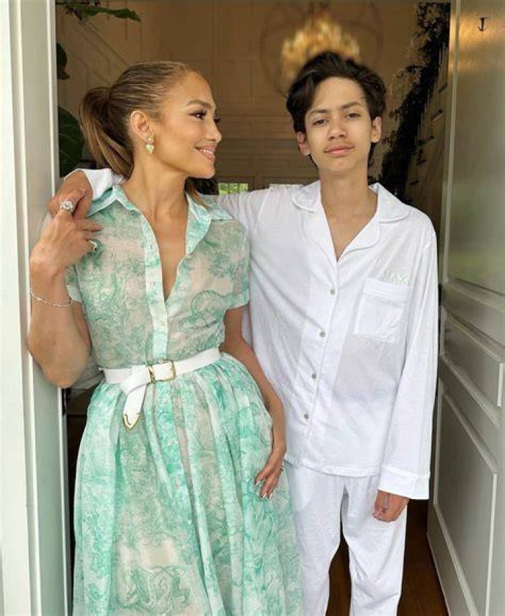 Jennifer Lopez Preps Her Gorgeous Hair for Music Videos With This Shampoo