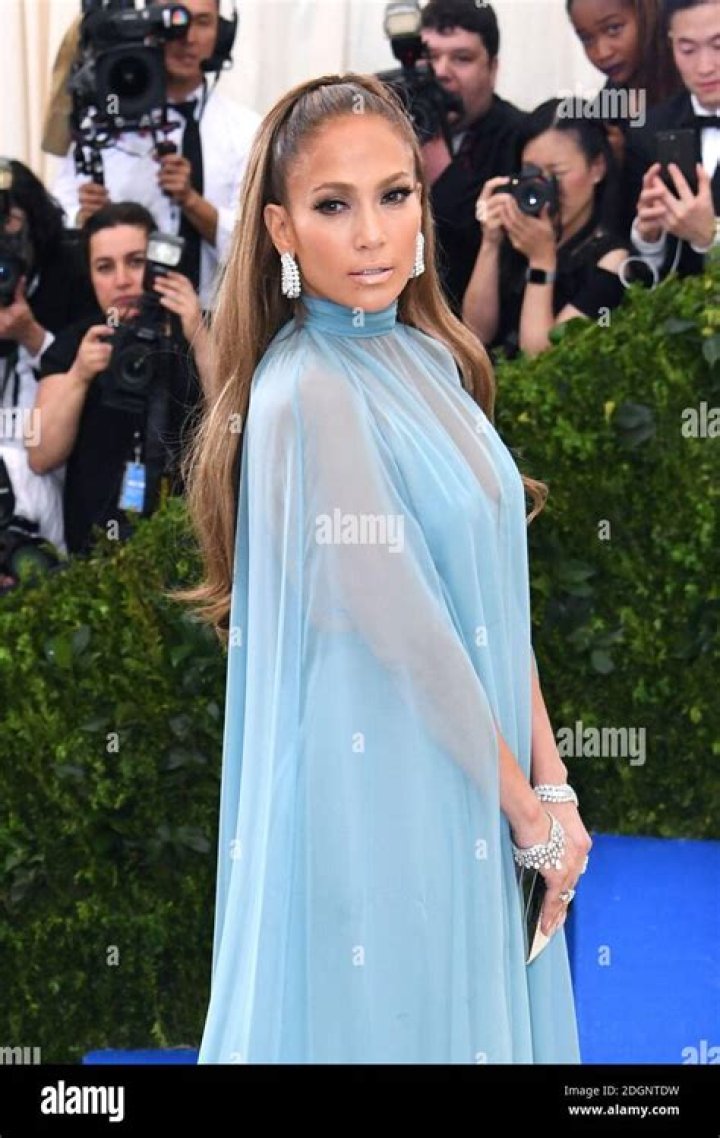 Jennifer Lopez THE METROPOLITAN MUSEUM OF ART COSTUME INSTITUTE GALA, NEW YORK, AMERICA - 06 DEC 1999