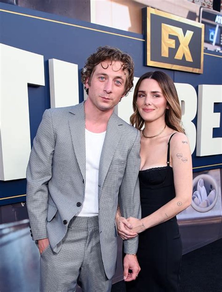 Jeremy Allen White & Ex Addison Timlin Hug At Daughter’s Soccer Game – Hollywood Life