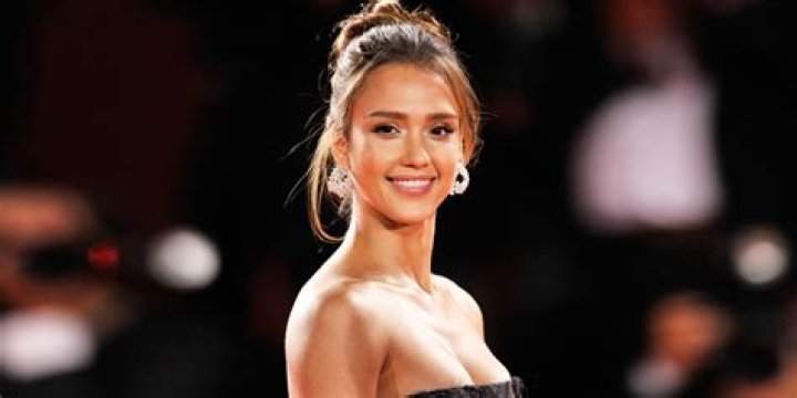 Jessica Alba At The 2020 Vanity Fair Party