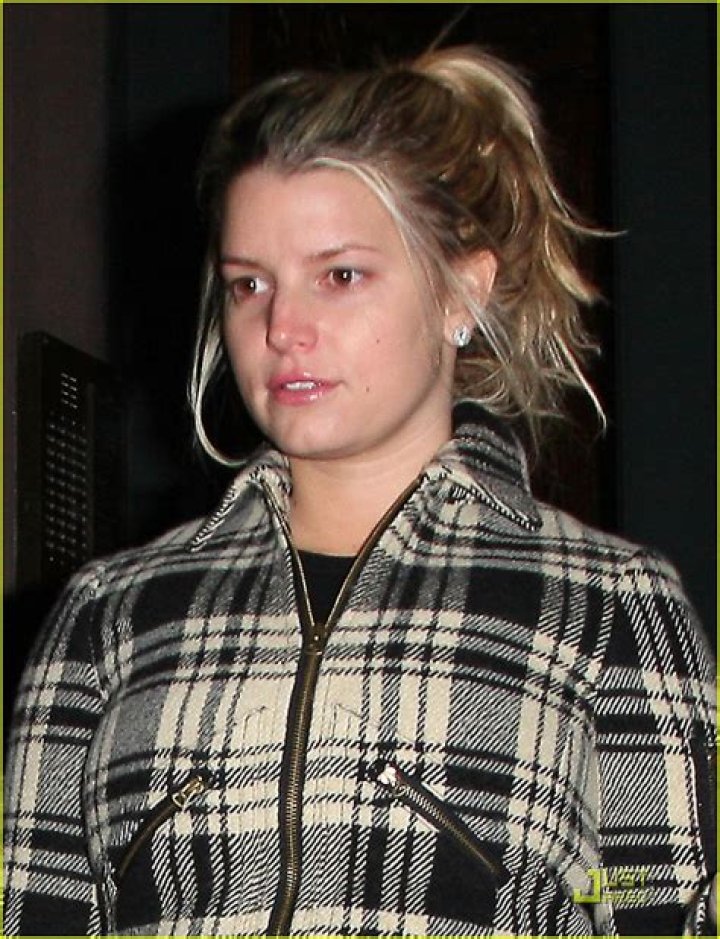Jessica Simpson is Pretty in Pink on NYC Press Tour for "Open Book". She channeled her inner Elle Woods from Legally Blonde, and carried a large Alexander McQueen Purse to match her ensemble made up of a Staud Dress, Saks Potts Jacket , and Gucci Glasses Pictured: Jessica Simpson Ref: SPL5145582 040220 NON-EXCLUSIVE Picture by: DIGGZY / SplashNews.com Splash News and Pictures USA: +1 310-525-5808 London: +44 (0)20 8126 1009 Berlin: +49 175 3764 166 World Rights, No Portugal Rights