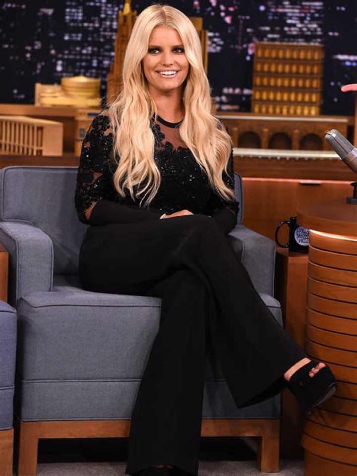 Jessica Simpson Reacts To Subway Lawsuit With Chicken Of The Sea Joke – Hollywood Life