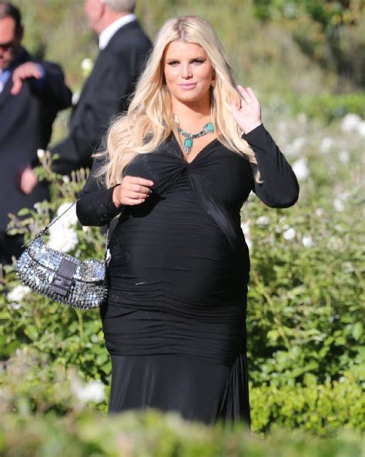 Jessica Simpson Shows Off Tiny Waist In Sexy Dress After Weight Loss – Hollywood Life