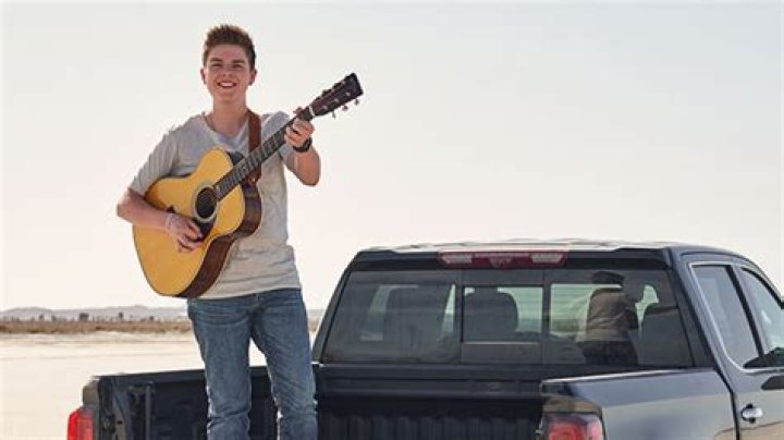 Jet Jurgensmeyer Shares An Acoustic Version Of ‘Fast Forward’: Listen – Hollywood Life