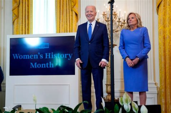 Jill Biden welcomes the White House Christmas tree