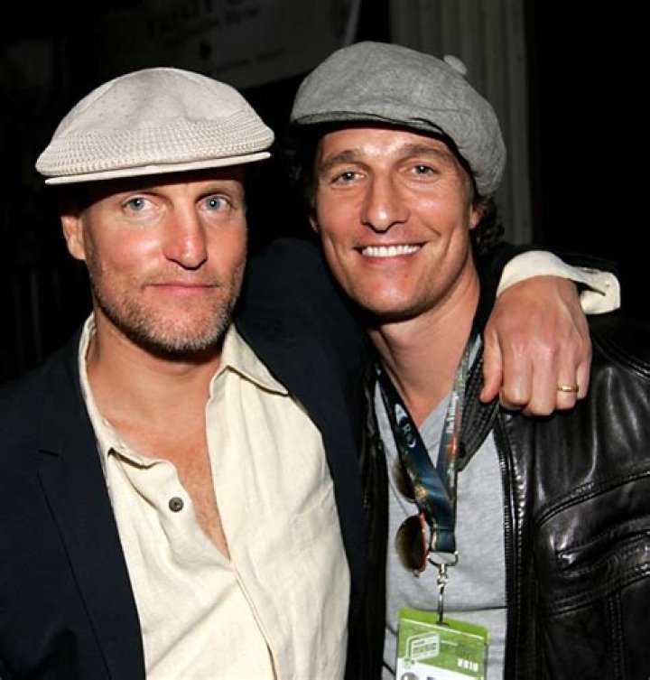 Jim, Darius, and Woody Harrelson Pose for Photos