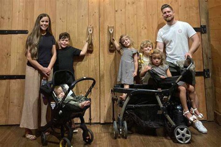 Jinger Duggar Shares Pic Of Daughter, 10 Mos., Standing & Fans Can’t Believe She’s Already Walking