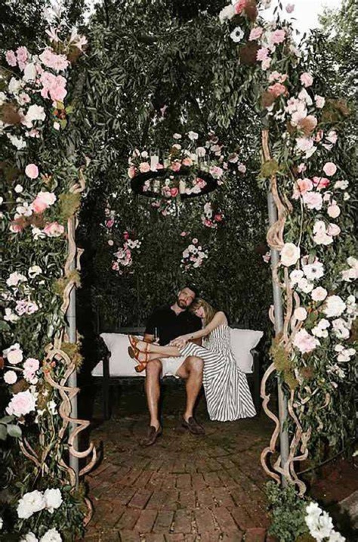 Jo & Alex Get Engaged After Romantic Proposal – Hollywood Life