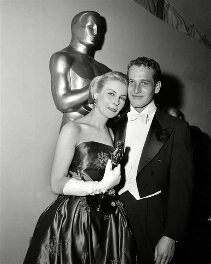 Joanne Woodward Wins An Oscar