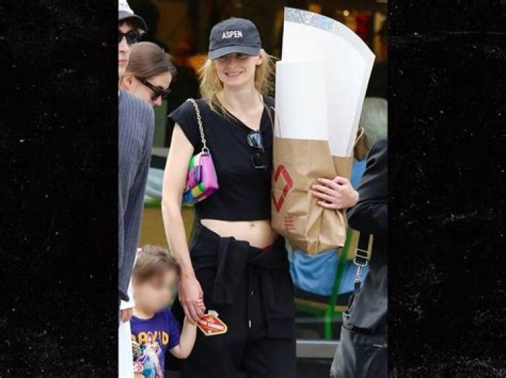 Joe Jonas Enjoys Birthday Lunch With Sophie Turner & Daughter Willa – Hollywood Life