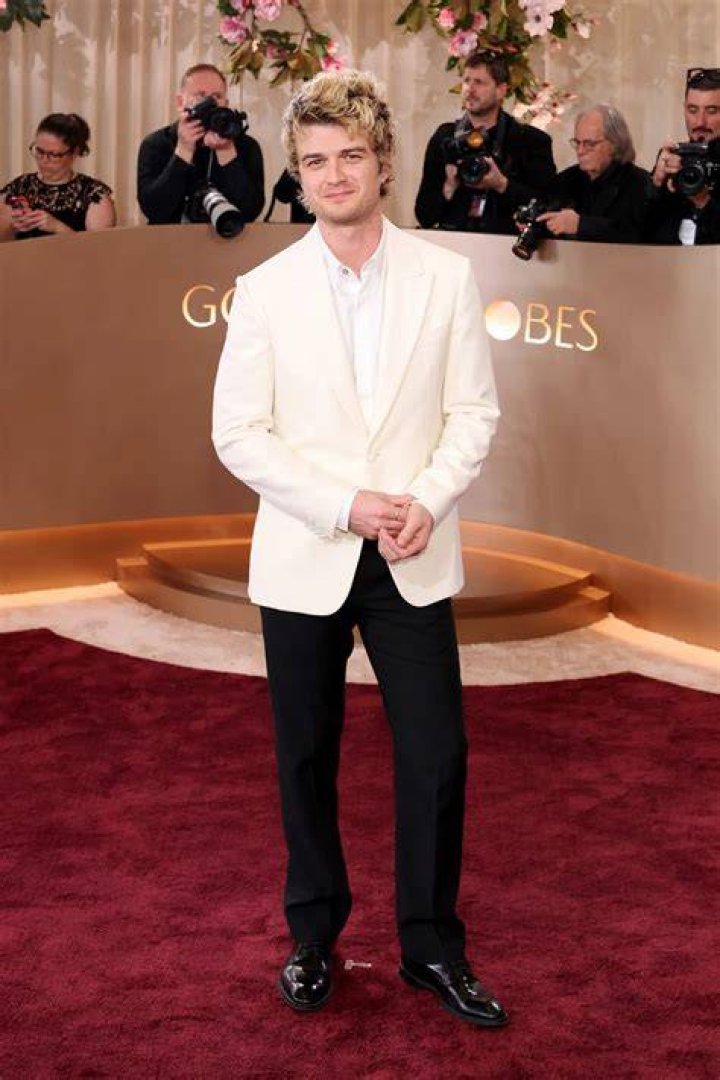 Joe Keery arrives at his New York City hotel