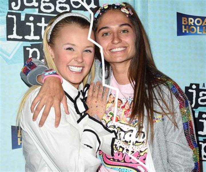 JoJo Siwa & Avery Cyrus Pack On The PDA