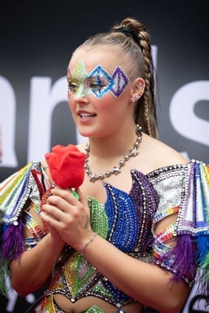 JoJo Siwa attends the 2024 iHeartRadio Music Awards at the Dolby Theatre