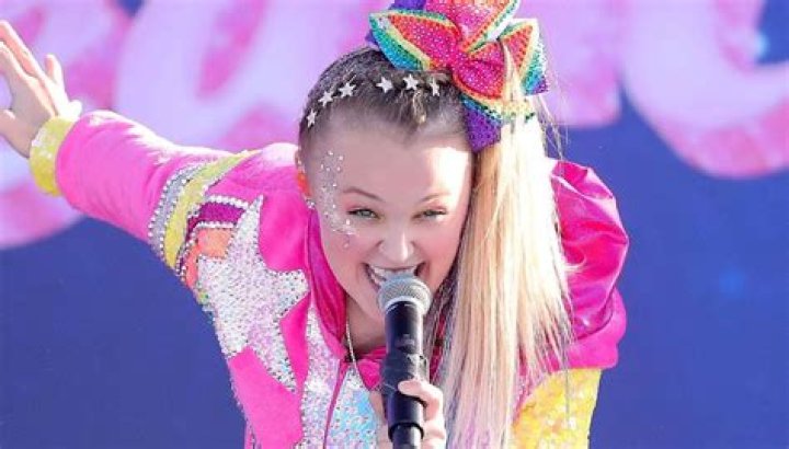 JoJo Siwa Performing In A Sparkly Outfit