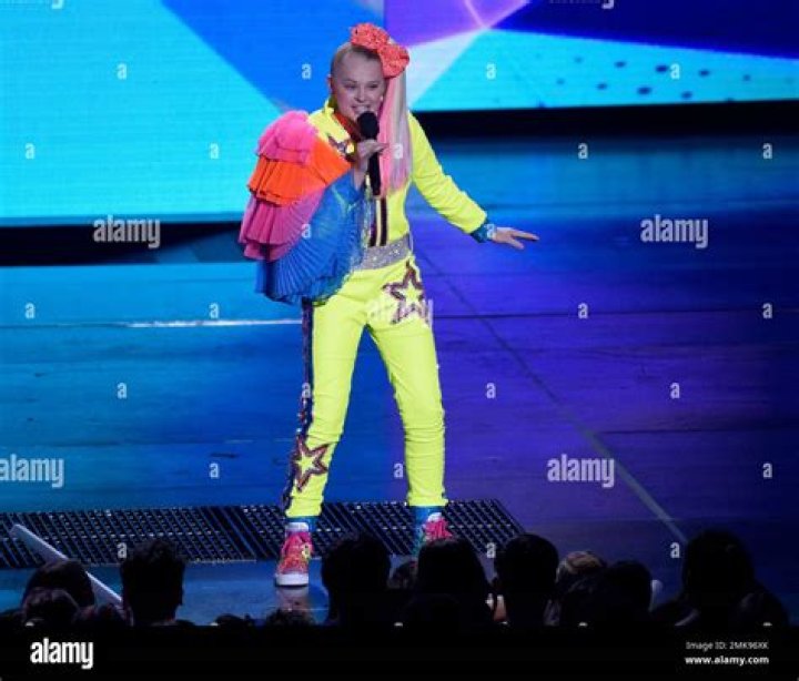 JoJo Siwa Performs At The Nickelodeon Kids&rsquo; Choice Awards