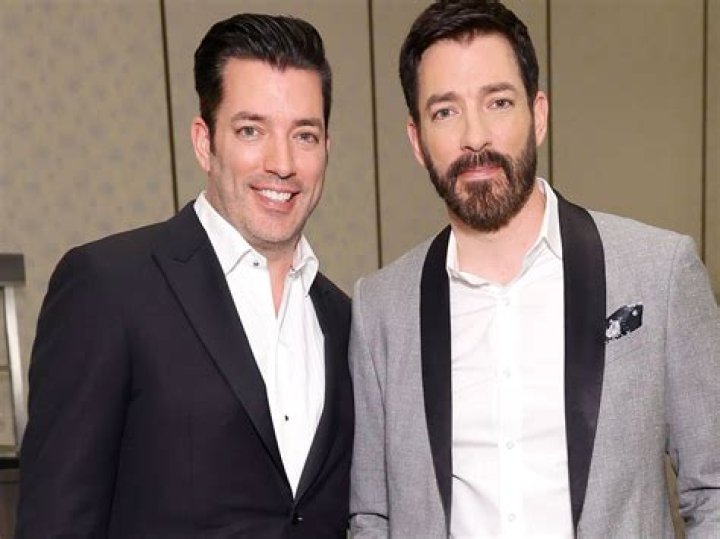 Jonathan Scott, Drew Scott. Jonathan Scott, left, and Drew Scott arrive at the 70th Primetime Emmy Awards, at the Microsoft Theater in Los Angeles 70th Primetime Emmy Awards - Limo Drop Off, Los Angeles, USA - 17 Sep 2018