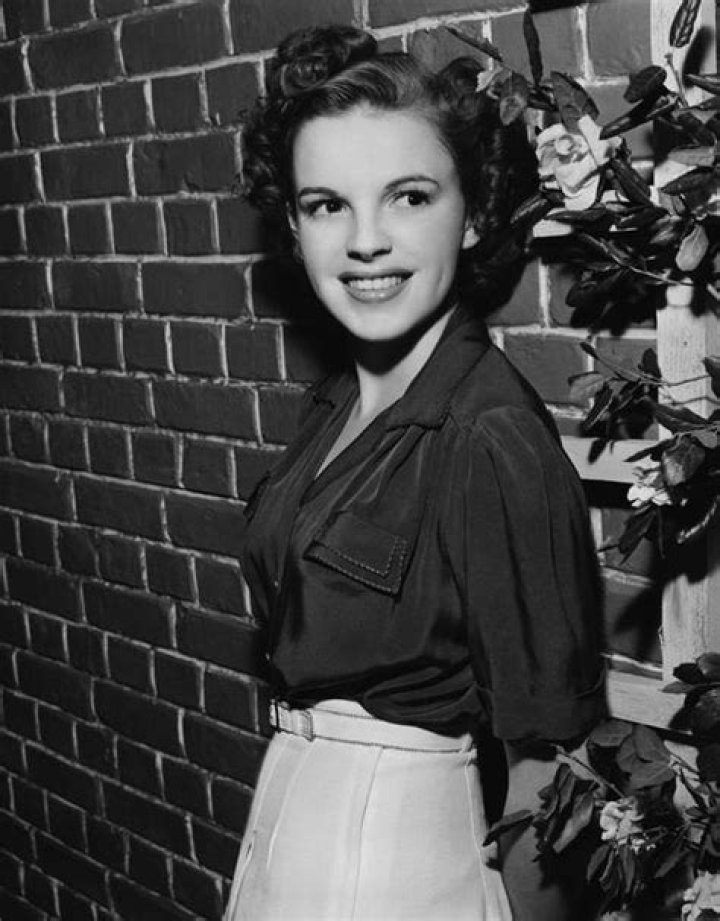 Judy Garland: Photos – Hollywood Life