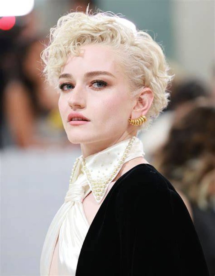 Julia Garner At The 2021 Met Gala