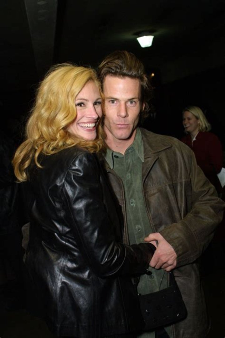 Julia Roberts & Danny Moder: See Photos Of The Couple