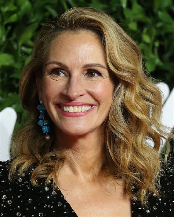 Julia Roberts is the face of the new Fall/Winter 19-20 Legwear campaign