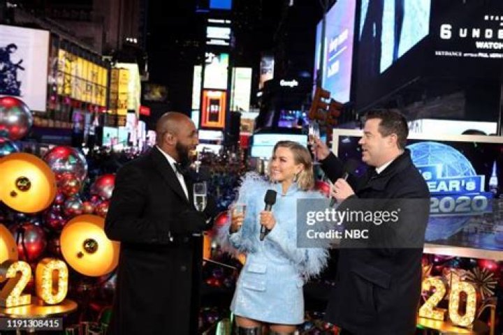 Julianne Hough and Carson Daly on NBC&rsquo;s New Year&rsquo;s Eve special