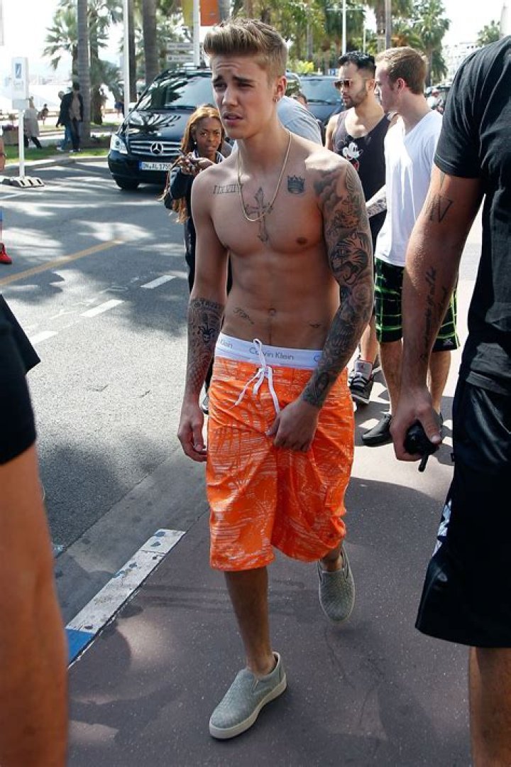 Justin Bieber abs