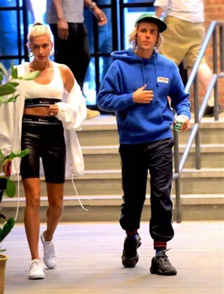 Justin Bieber and fiancee Hailey Baldwin enjoy a walk in Central London, stopping for a drink and a bite to eat in coffee shop Joe & The Juice, before heading to Selfridges to do some shopping. The couple looked very happy and in love, and ended their day out in Hyde Park, where they stopped to share a kiss. 17 Sep 2018 Pictured: Justin Bieber, Hailey Baldwin. Photo credit: Will / MEGA TheMegaAgency.com +1 888 505 6342 (Mega Agency TagID: MEGA276971_001.jpg) [Photo via Mega Agency]