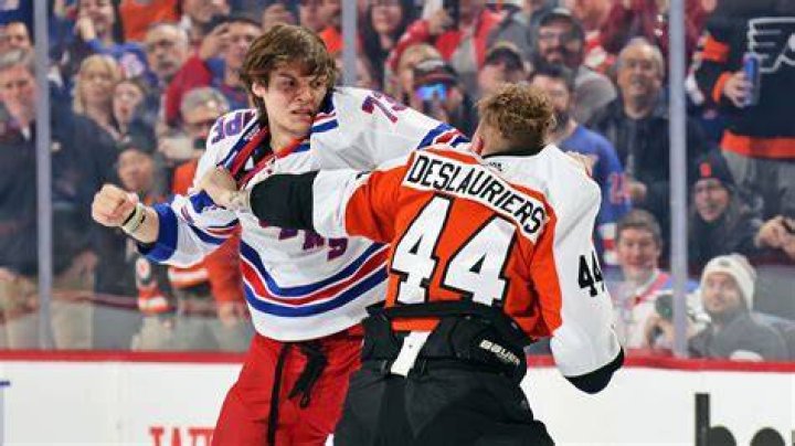 Justin Bieber Gets Riled Up & Nearly Fights Opponent During Hockey Game — Watch