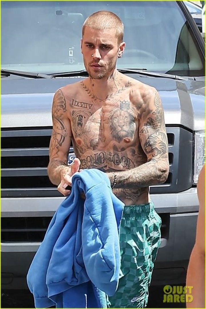 Justin Bieber goes shirtless while showing off his tattoos
