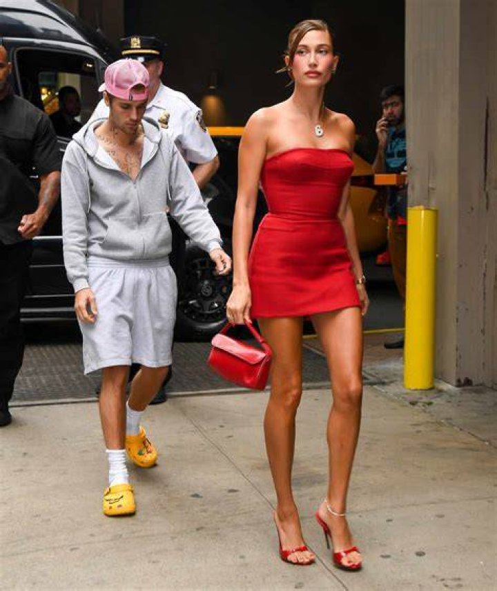 Justin Bieber Obsessed With Watching Selena Gomez’s ‘Sexy’ Body In ‘Hands To Myself’ Video