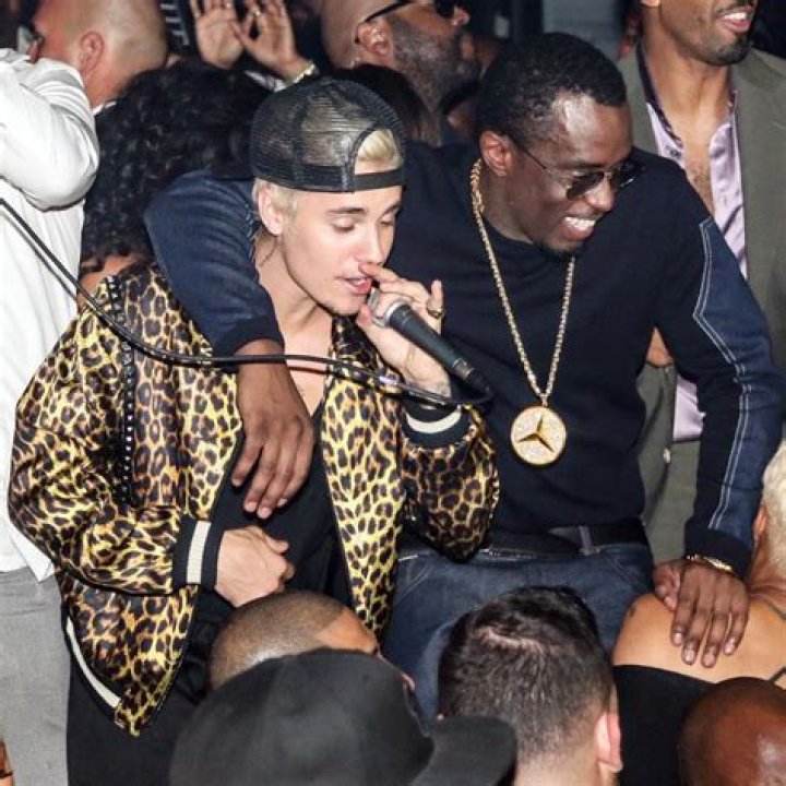Justin Bieber Partying Girls Not Selena Gomez