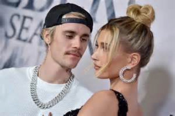 Justin Bieber Rude To Fans At Airport — Impatient For Selena Gomez – Hollywood Life