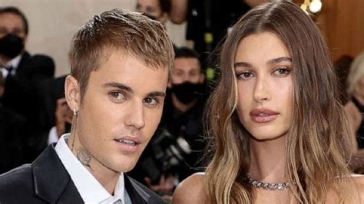 Justin Bieber’s Sex Scandal & More: 6 Times Selena Gomez Supported Him