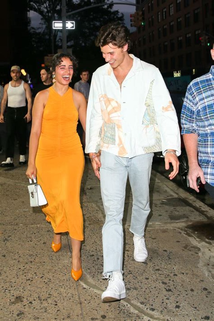 Justin Bieber Says Shawn Mendes & Camila Cabello’s Kiss Is ‘Weird’ – Hollywood Life