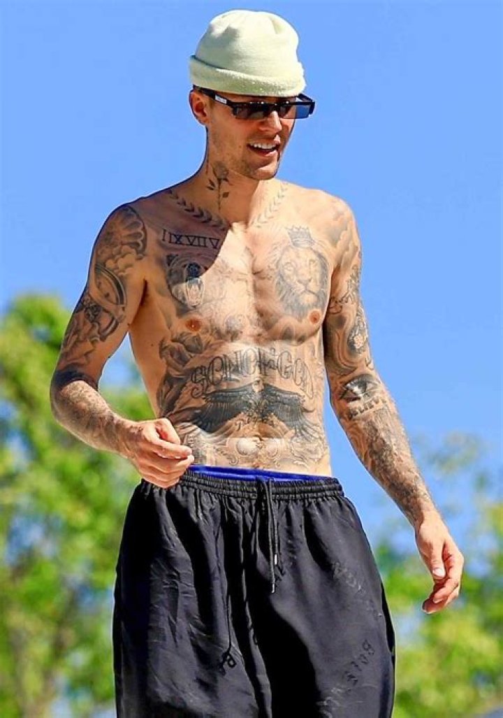 Justin Bieber seen shirtless in Beverly Hills