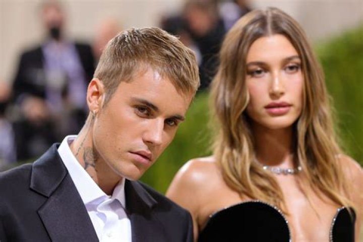 Justin Bieber seen with wife Hailey after both his H&M merch was pulled from stores and his $200 million for music collection is in negotiations. 22 Dec 2022 Pictured: Justin Bieber and Hailey Bieber. Photo credit: APEX / MEGA TheMegaAgency.com +1 888 505 6342 (Mega Agency TagID: MEGA928106_023.jpg) [Photo via Mega Agency]