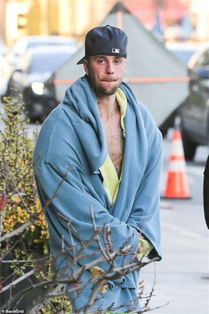 Justin Bieber Shirtless In New York City — All A Publicity Stunt? ‘Master Plan’ – Hollywood Life