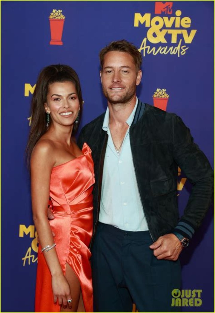 Justin Hartley, Sofia Pernas MTV Movie & TV Awards 2021