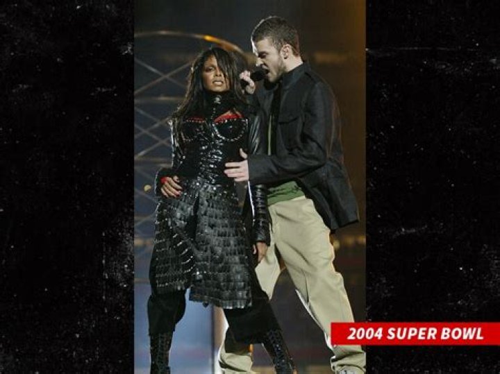 Justin Timberlake Super Bowl Pics &mdash; See Photos From Halftime